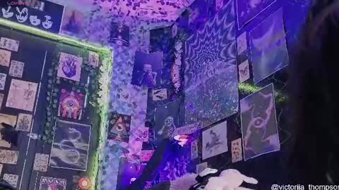 victoriia_thompson online show from July 18, 2026, 8:01 pm