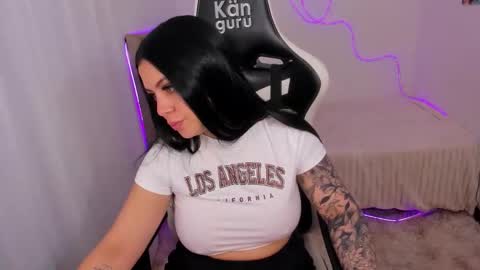 V  I C  T O R I A  online show from November 15, 2025, 4:25 pm