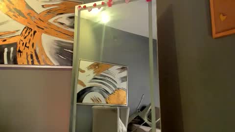 vienah_louis online show from March 3, 2026, 3:23 am