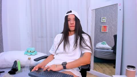 viictoriiasaenz online show from March 27, 2026, 5:02 am