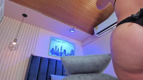 Snapshot of viiolett_lee chatting on February 14, 2026, 8:27 pm Viiolett online show from February 14, 2026, 8:27 pm