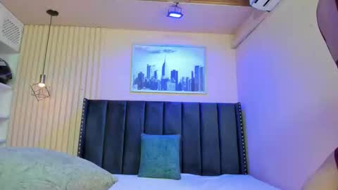 Viiolett online show from March 10, 2026, 8:03 pm