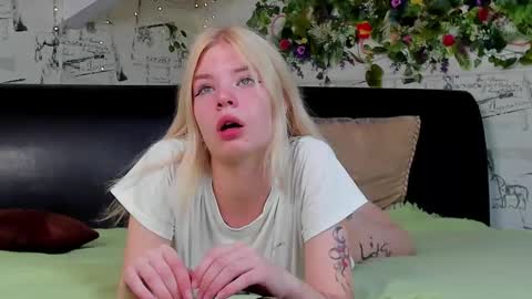Snapshot of viki_lins chatting on September 8, 2025, 7:35 pm viki_lins online show from September 8, 2025, 7:35 pm