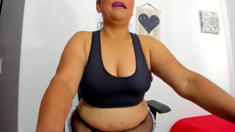 Snapshot of viki_mom chatting on November 12, 2025, 5:46 pm Viki Mom online show from November 12, 2025, 5:46 pm