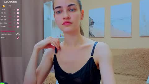 vikiberry online show from October 12, 2025, 4:28 pm