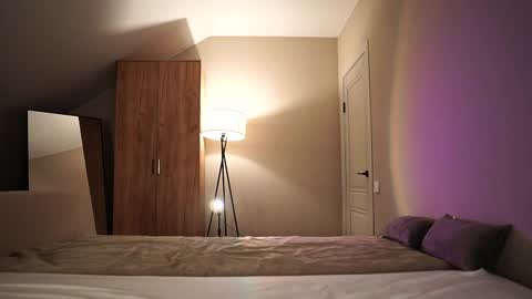 VIKKI online show from September 27, 2025, 12:10 pm