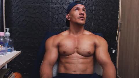 Viktor Herrera online show from October 27, 2025, 4:00 pm