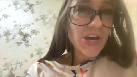 Snapshot of viktoria9898 chatting on February 23, 2025, 1:46 am Sweett online show from February 23, 2025, 1:46 am