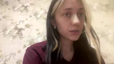 Snapshot of viktoria9898 chatting on May 1, 2026, 10:58 pm Sweett online show from May 1, 2026, 10:58 pm