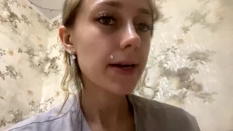 Snapshot of viktoria9898 chatting on May 16, 2026, 12:07 am Sweett online show from May 16, 2026, 12:07 am