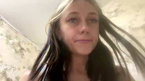 Snapshot of viktoria9898 chatting on May 19, 2026, 2:07 am Sweett online show from May 19, 2026, 2:07 am
