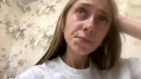 Snapshot of viktoria9898 chatting on June 9, 2026, 2:01 am Sweett online show from June 9, 2026, 2:01 am
