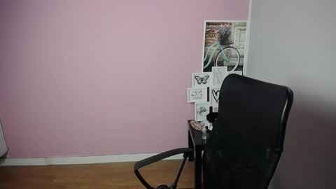 Snapshot of viktoria_lovely chatting on September 12, 2025, 8:14 am viktoria_lovely online show from September 12, 2025, 8:14 am