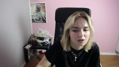 viktoria_lovely online show from June 19, 2026, 7:45 am