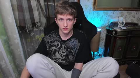 Snapshot of vince__dice chatting on February 8, 2025, 1:32 am Dimoooooon online show from February 8, 2025, 1:32 am