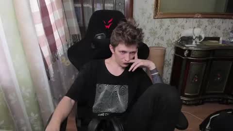 Snapshot of vince__dice chatting on February 14, 2025, 12:36 pm Dimoooooon online show from February 14, 2025, 12:36 pm