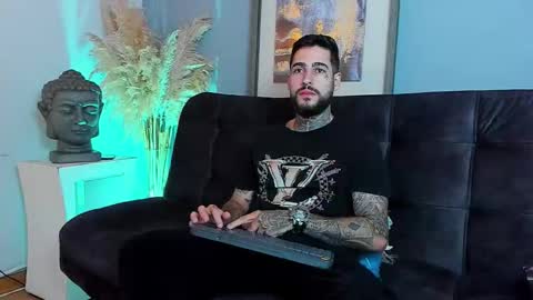 Snapshot of vincentsartori chatting on November 26, 2025, 7:48 pm Vincent Sartori online show from November 26, 2025, 7:48 pm