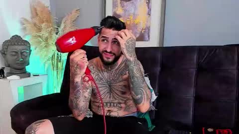 Snapshot of vincentsartori chatting on November 30, 2025, 5:39 pm Vincent Sartori online show from November 30, 2025, 5:39 pm