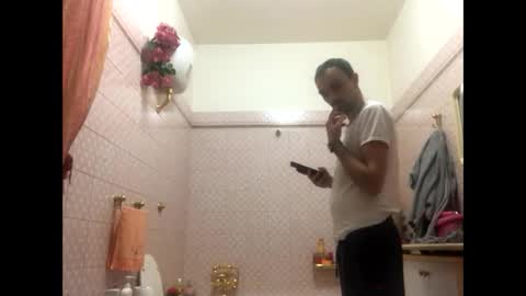 Snapshot of vinmin90 chatting on February 4, 2025, 9:52 pm Zenith online show from February 4, 2025, 9:52 pm