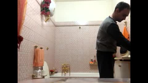 Snapshot of vinmin90 chatting on October 28, 2025, 10:01 pm Zenith online show from October 28, 2025, 10:01 pm