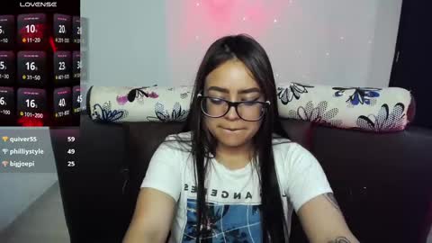 Snapshot of vio_let_ chatting on February 17, 2025, 12:43 am Daniela online show from February 17, 2025, 12:43 am