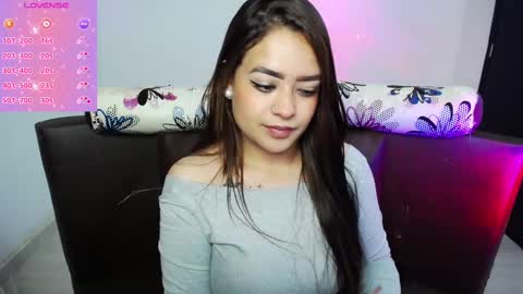 Snapshot of vio_let_ chatting on February 18, 2025, 10:27 am Daniela online show from February 18, 2025, 10:27 am