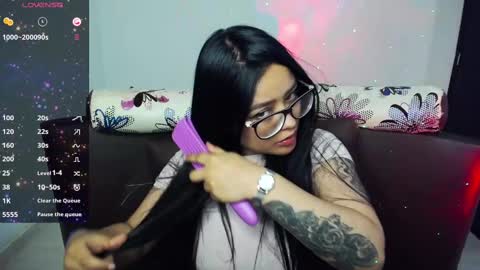 Snapshot of vio_let_ chatting on March 1, 2025, 10:21 pm Daniela online show from March 1, 2025, 10:21 pm