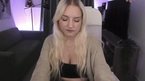 Snapshot of violamore chatting on April 4, 2026, 6:05 pm violamore online show from April 4, 2026, 6:05 pm