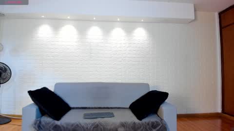 Snapshot of violeet_scott chatting on January 14, 2025, 10:48 am Violett Everyday From 0530 to 1430 Col Time online show from January 14, 2025, 10:48 am