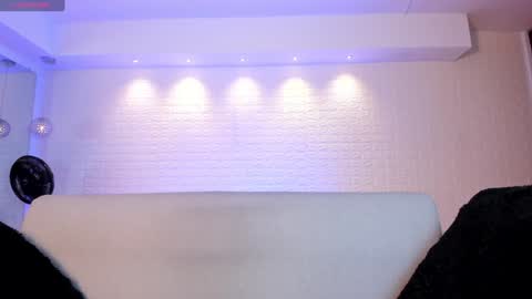 Snapshot of violeet_scott chatting on January 17, 2025, 10:44 am Violett Everyday From 0530 to 1430 Col Time online show from January 17, 2025, 10:44 am