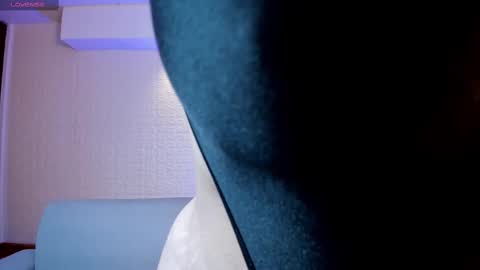 Snapshot of violeet_scott chatting on March 4, 2025, 10:46 am Violett Everyday From 0530 to 1430 Col Time online show from March 4, 2025, 10:46 am