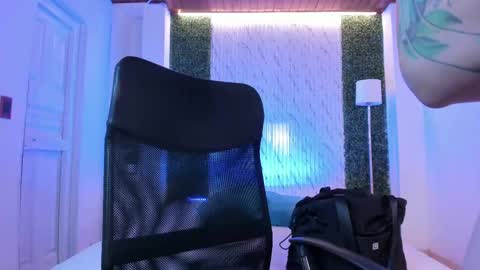 Snapshot of violeet_scott chatting on September 17, 2025, 10:39 am Violett Everyday From 0530 to 1430 Col Time online show from September 17, 2025, 10:39 am