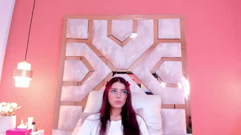 KARLA GAEZ online show from April 21, 2026, 12:33 pm