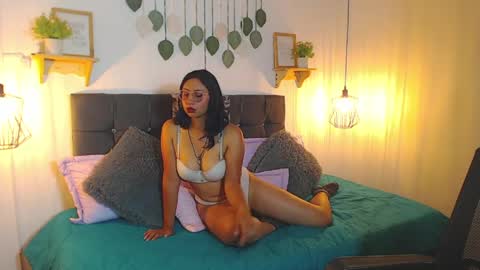 Snapshot of violet_2003 chatting on April 15, 2026, 8:20 pm V I O L E T online show from April 15, 2026, 8:20 pm