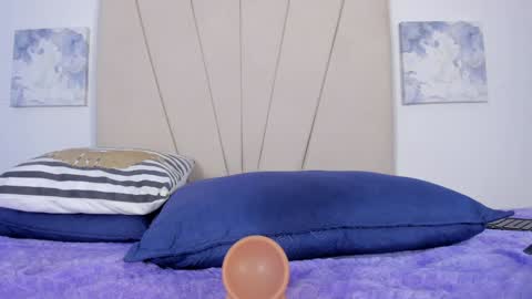 Violet online show from February 2, 2025, 4:32 pm