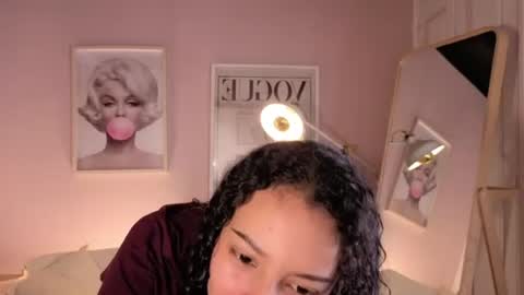 Snapshot of violet__15 chatting on June 18, 2026, 11:58 am violet__15 online show from June 18, 2026, 11:58 am