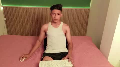 violet_and_dylan online show from December 21, 2025, 12:12 pm