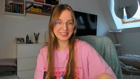 Snapshot of violet_blue_eyes chatting on December 2, 2025, 11:37 am Violet online show from December 2, 2025, 11:37 am