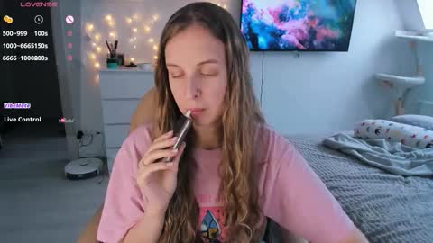 Snapshot of violet_blue_eyes chatting on February 10, 2026, 11:36 am Violet online show from February 10, 2026, 11:36 am