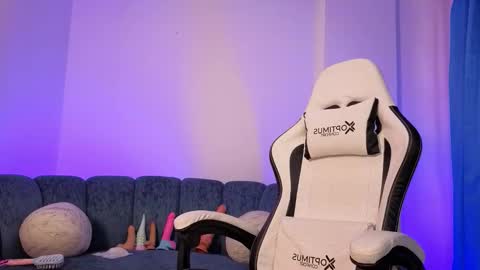 Snapshot of violet_jhonson chatting on November 11, 2025, 2:28 pm violet_jhonson online show from November 11, 2025, 2:28 pm