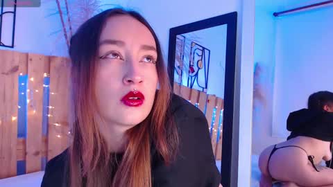 Violet Jones online show from March 3, 2025, 1:42 pm