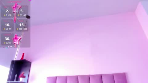 Snapshot of violet_myerrs chatting on October 23, 2025, 1:43 pm violet online show from October 23, 2025, 1:43 pm