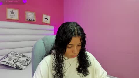 Snapshot of violet_sinclair chatting on June 4, 2026, 11:27 am violet_sinclair online show from June 4, 2026, 11:27 am