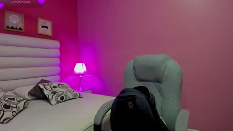 Snapshot of violet_sinclair chatting on June 8, 2026, 11:10 am violet_sinclair online show from June 8, 2026, 11:10 am