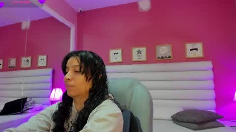 Snapshot of violet_sinclair chatting on June 12, 2026, 11:20 am violet_sinclair online show from June 12, 2026, 11:20 am