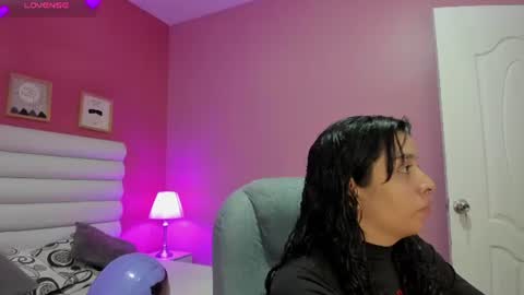 Snapshot of violet_sinclair chatting on June 21, 2026, 11:02 am violet_sinclair online show from June 21, 2026, 11:02 am