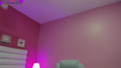 Snapshot of violet_sinclair chatting on June 23, 2026, 11:19 am violet_sinclair online show from June 23, 2026, 11:19 am