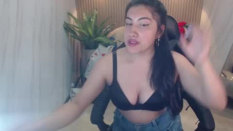 Snapshot of violet_tf chatting on June 1, 2026, 8:54 pm Violet online show from June 1, 2026, 8:54 pm