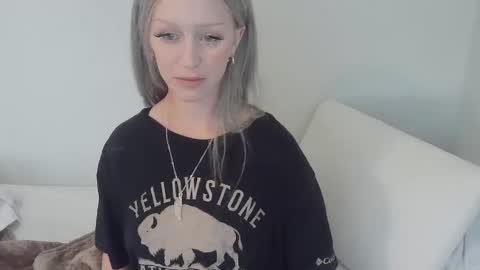 violet_winter97 online show from December 22, 2024, 7:10 pm