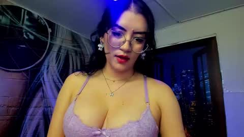 Snapshot of violeta_diazz chatting on February 16, 2025, 12:30 am online show from February 16, 2025, 12:30 am